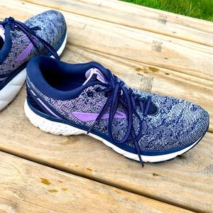 Women’s brooks ghost 11 size 9.5